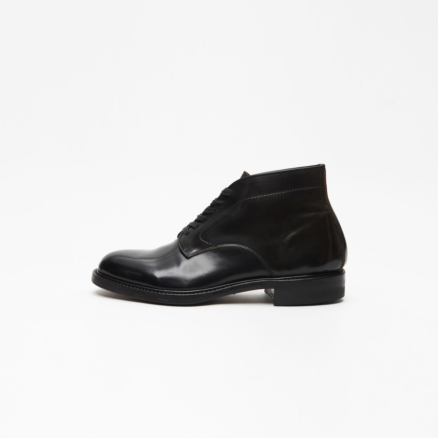 CHUKKA BOOTS