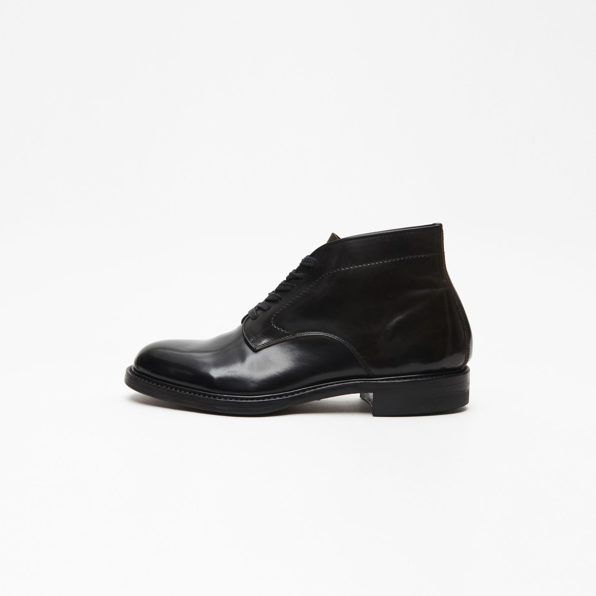 CHUKKA BOOTS